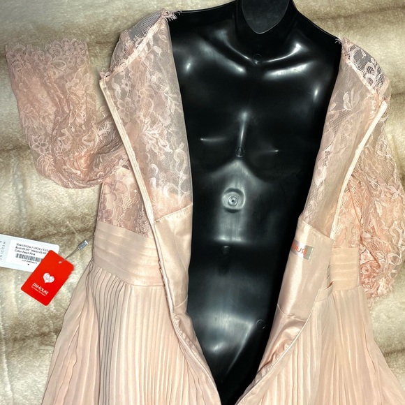 JJ’s House A-Line Scoop Neck Ankle - Length Dress with Pleated - Picture 10 of 17